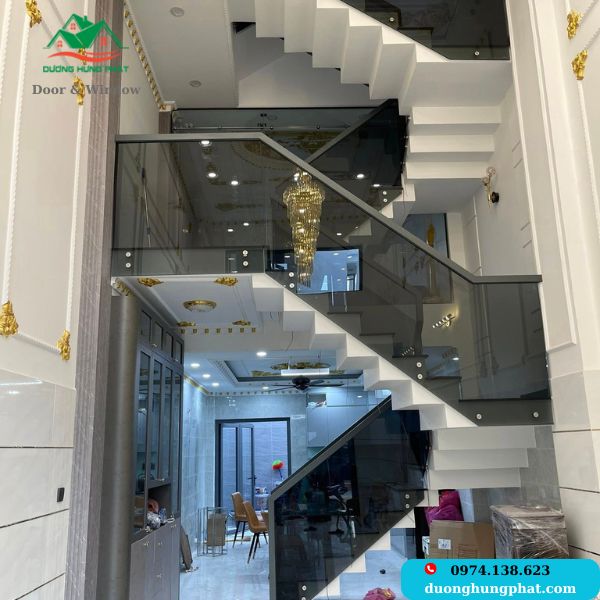cầu thang kính tại Phú Nhuận TP.HCM